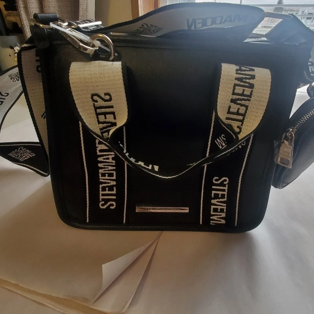Steve Madden  Bevelyn Black Crossbody Bag. NWT. GUITAR STRAP